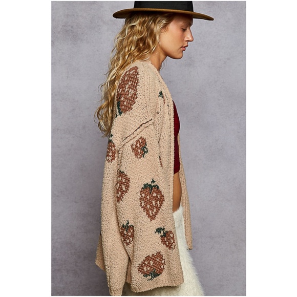 POL Strawberry Print Open Front oversized Cardigan - Picture 10 of 10